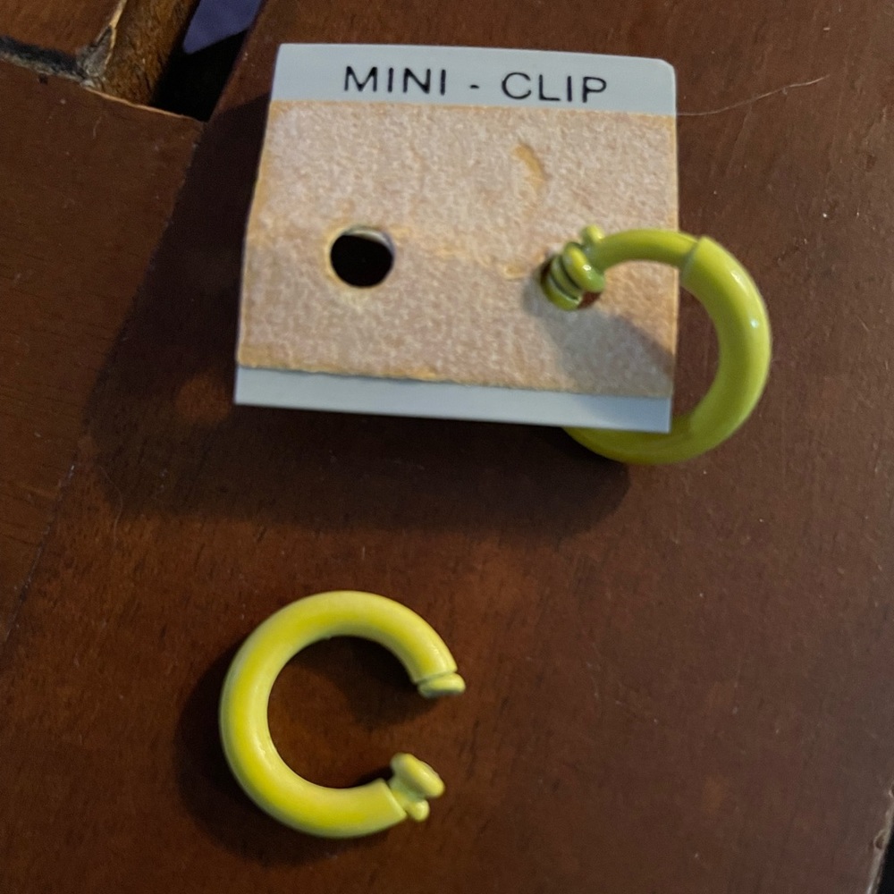 Vintage 90s yellow clip on earrings